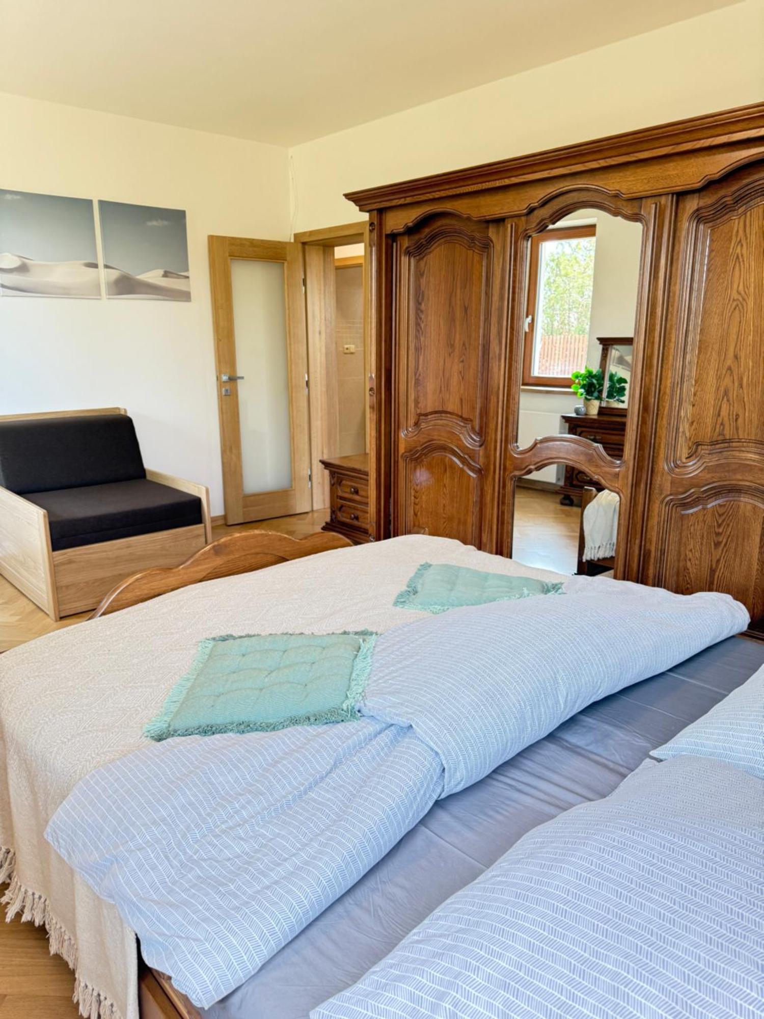 Familyvilla, New 4 Luxury Big Apartments, Parking Apartment Prag