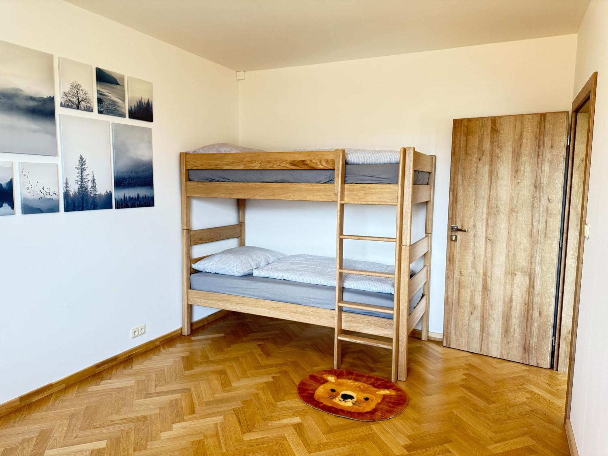 Familyvilla, New 4 Luxury Big Apartments, Parking *