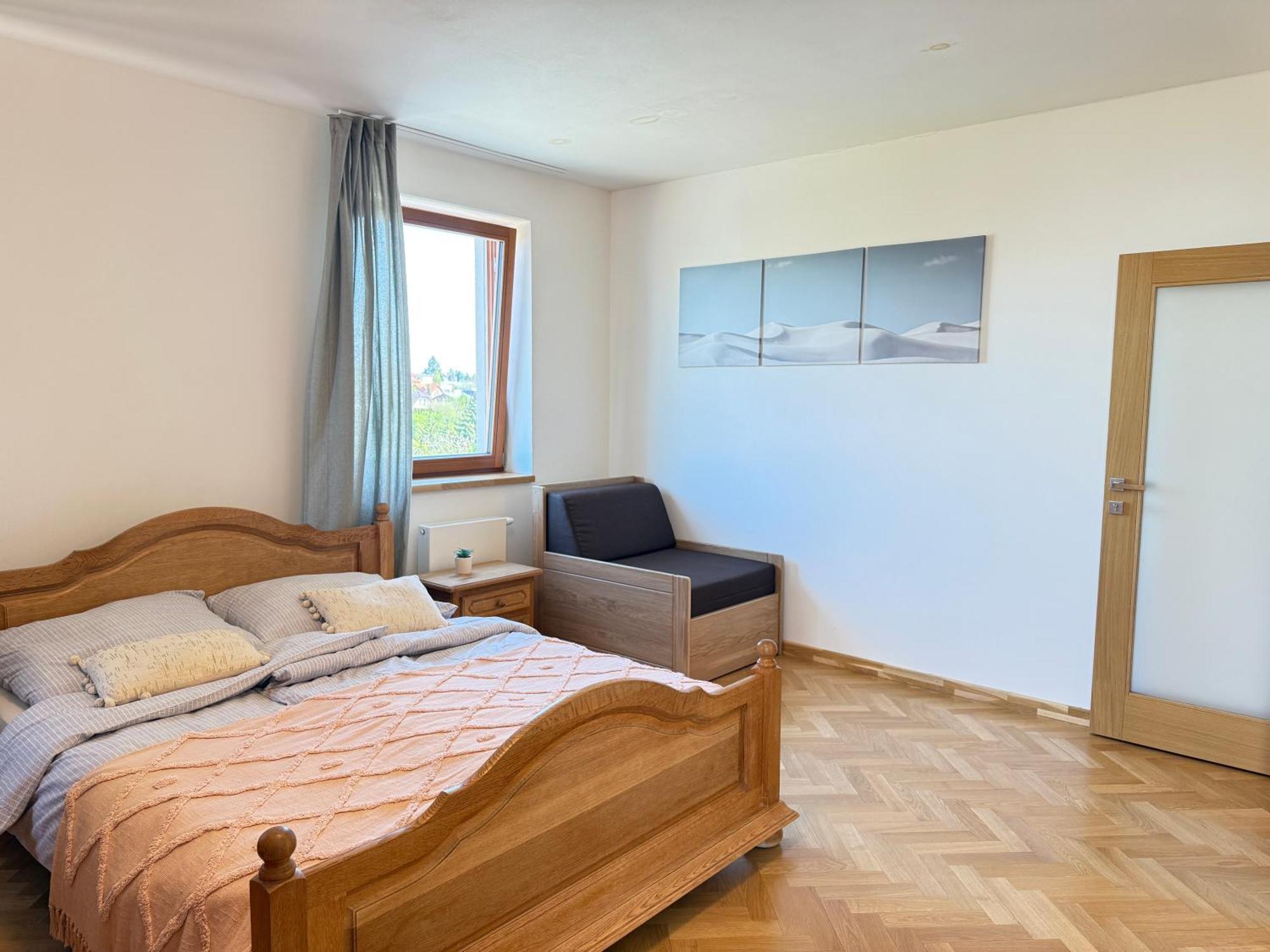 Familyvilla, New 4 Luxury Big Apartments, Parking *