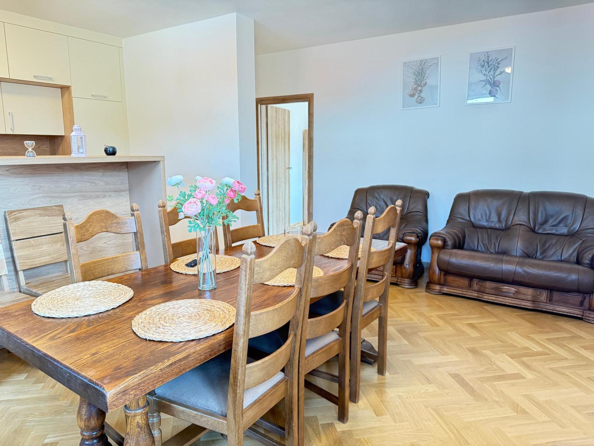 Familyvilla, New 4 Luxury Big Apartments, Parking *