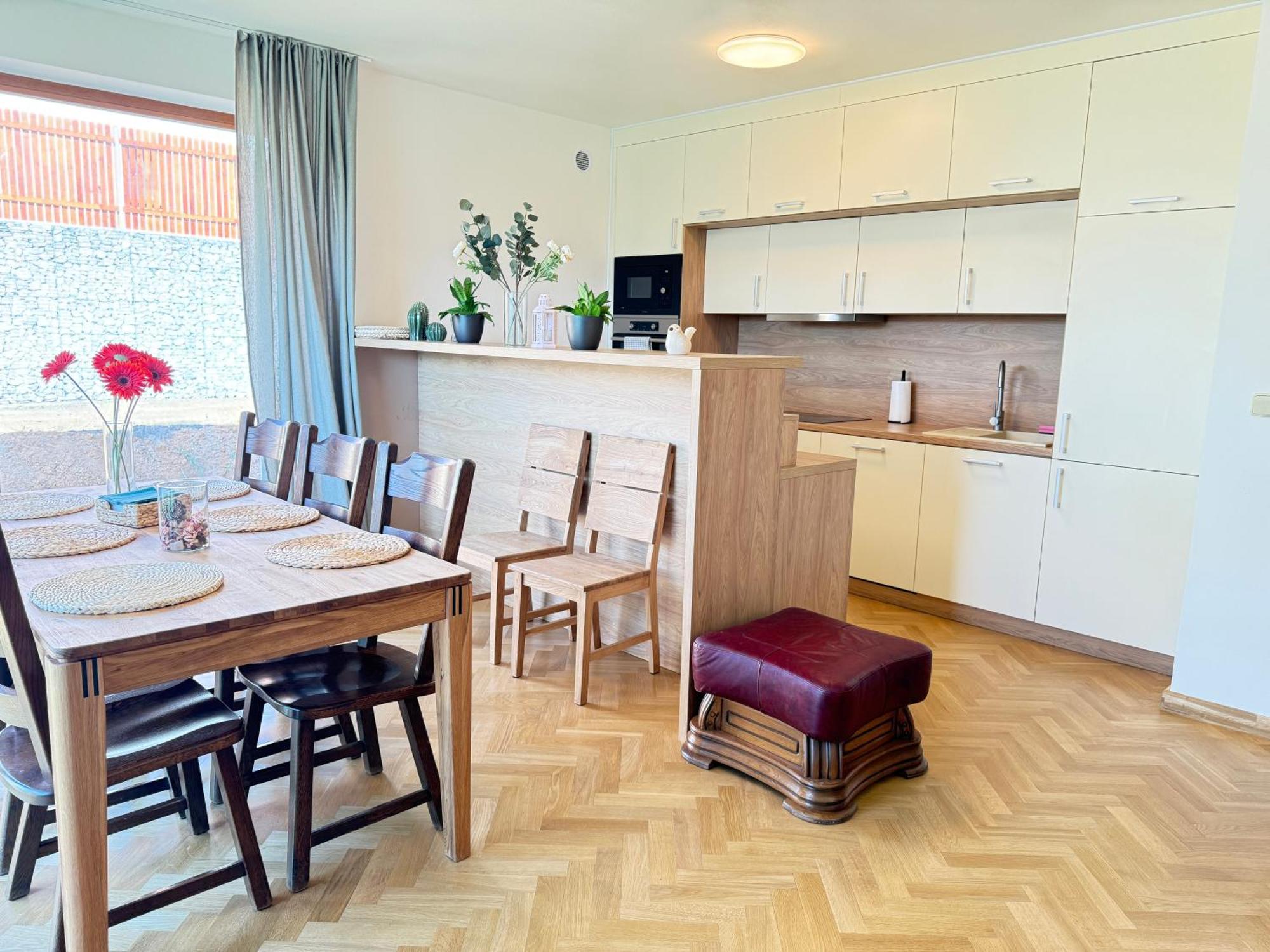 Familyvilla, New 4 Luxury Big Apartments, Parking Apartment